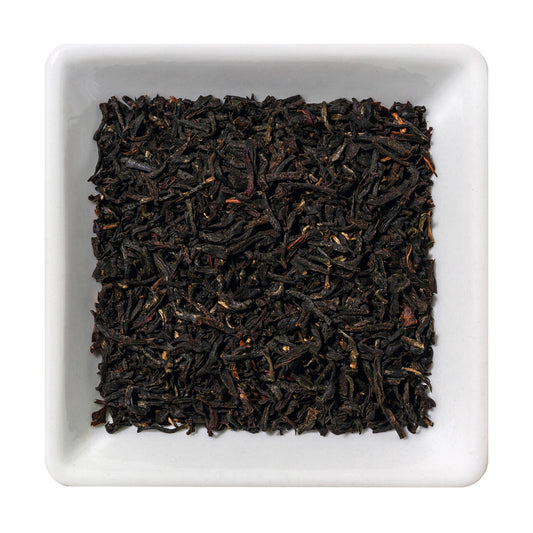 Assam FTGFOP1 Chardwar BIO mit kräftigen Malznoten, feinen Schokoladennuancen und dunkelbrauner Tasse.