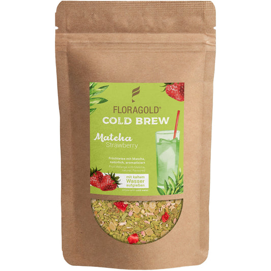 Cold Brew Matcha Tee mit Erdbeere, klarer Aufguss mit fruchtiger Süße und feiner grüner Note im Glas
