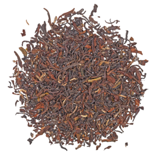 schwarzer tee darjeeling sommerernte als klarer eistee mit hellem aufguss im glas