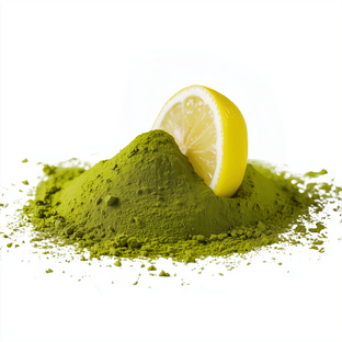 Fein gemahlener Matcha mit natürlicher Zitrone, frisch und cremig in der Tasse